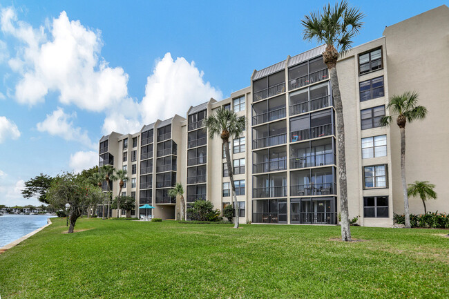 Building Photo - 13 Royal Palm Way
