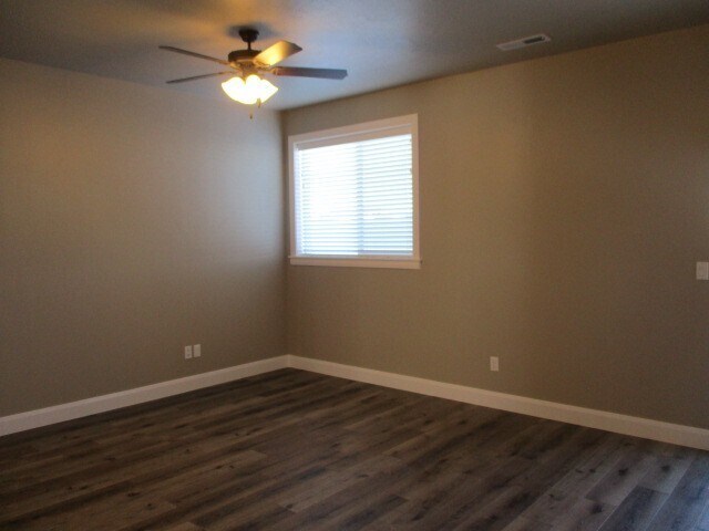 Building Photo - **Move-In Discount** 3 Bed 2.5 Bath -Newer...