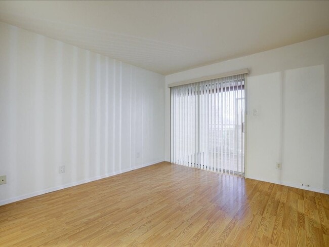 Building Photo - Charming 2-Bedroom, 2-Bath Home with Community Pool