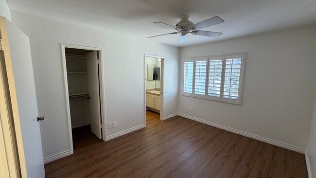 Building Photo - DESIRABLE TWO BEDROOM TWO BATH HOME IN STUDIO CITY