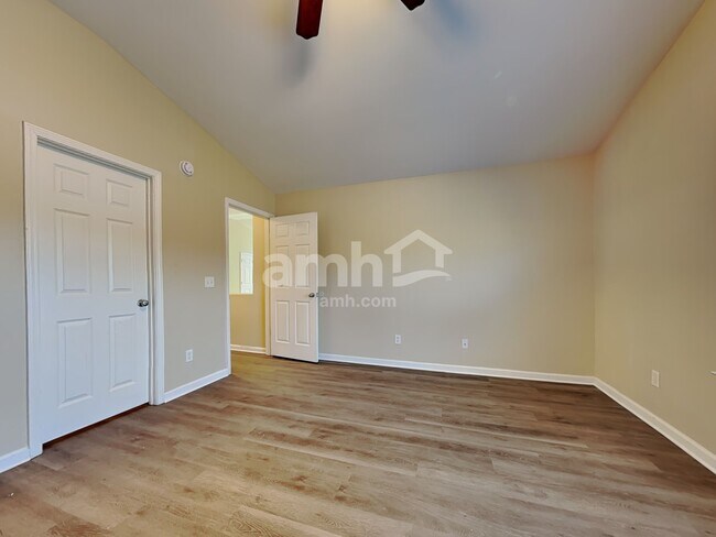 Building Photo - 116 Spring Lakes Dr