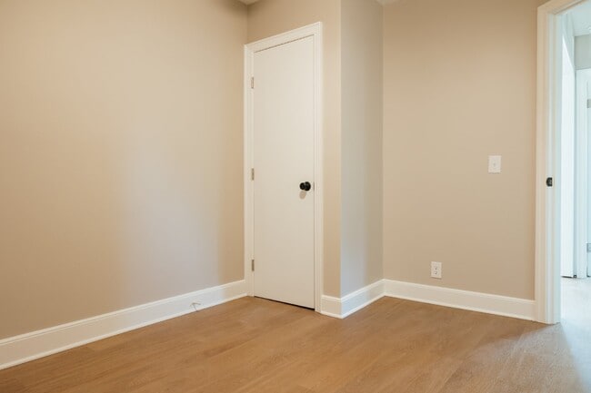 Building Photo - 332 Guilford St