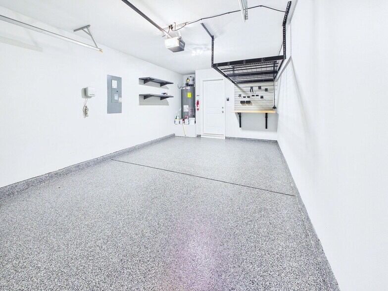Building Photo - 7047 Woodline Dr SW