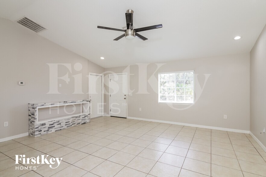 Building Photo - 5473 Wagon Wheel Dr