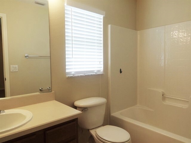 Building Photo - 1142 Jaslo St SE