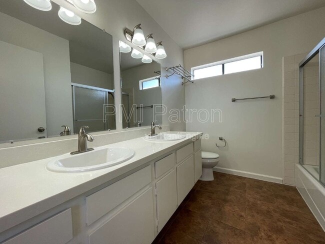 Building Photo - 21909 Huron Ln