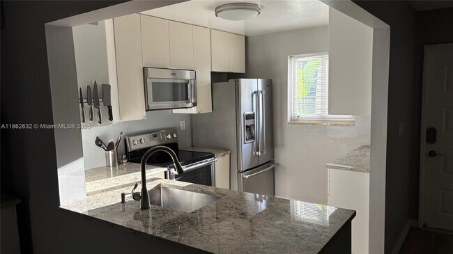 Building Photo - 2761 S Oakland Forest Dr