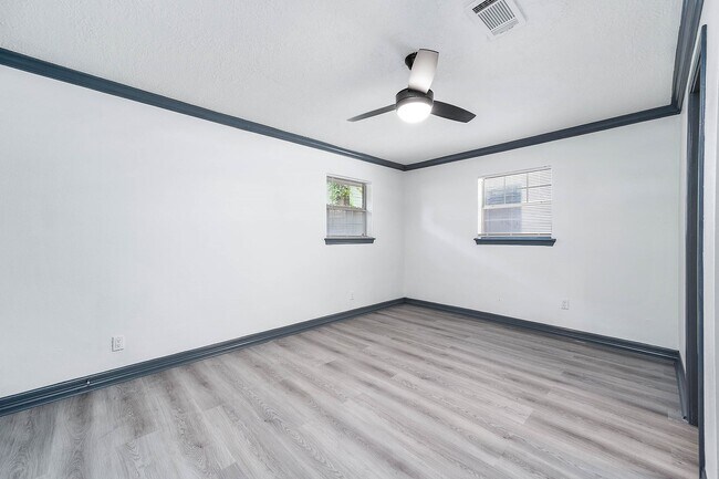 Building Photo - 8903 Sultan Dr