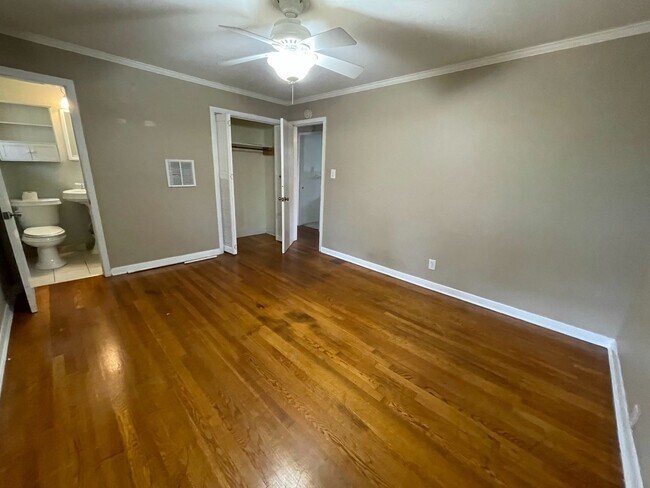 Building Photo - Large Duplex home with giant deck, parking, in quiet neighborhood, Available in June