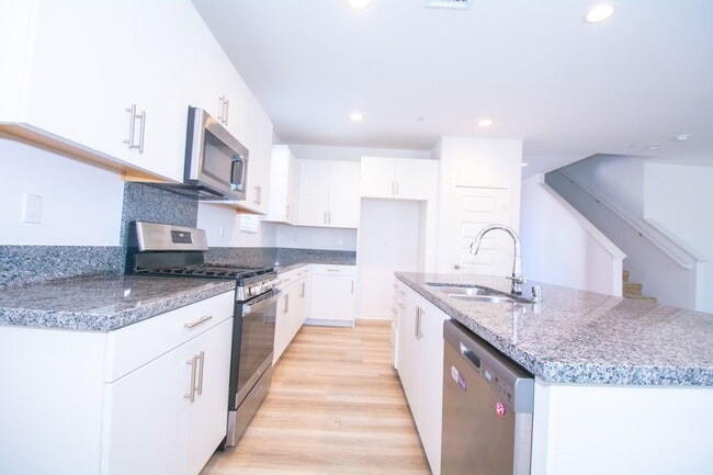 Building Photo - 7039 Mallow Dr