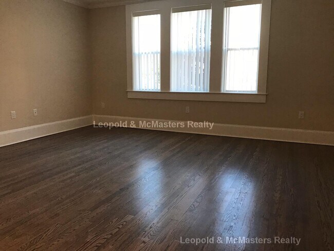 Building Photo - 18 Short St