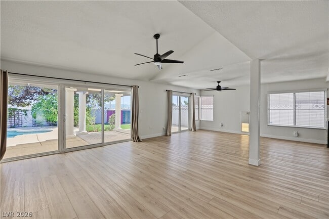 Building Photo - 4162 Ridgewood Ave