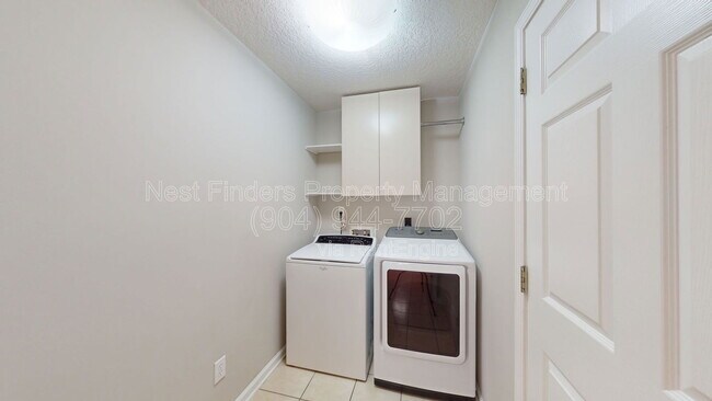 Building Photo - 2202 S Cranbrook Ave