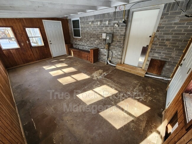 Building Photo - 729 E 22nd St