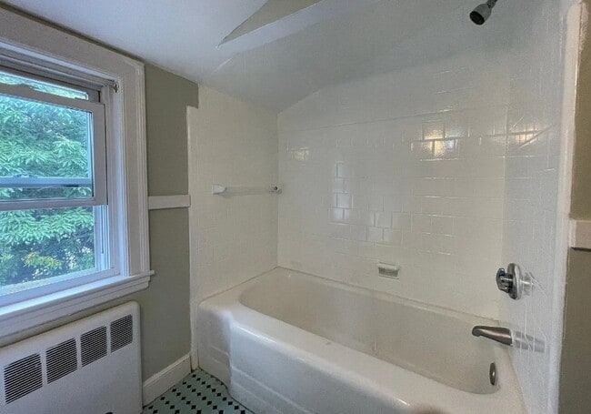 Building Photo - 90 Cabot St