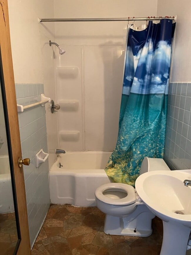Building Photo - Click the “Apply Now” button or email wapmrentals@gmail.com for a prompt response.