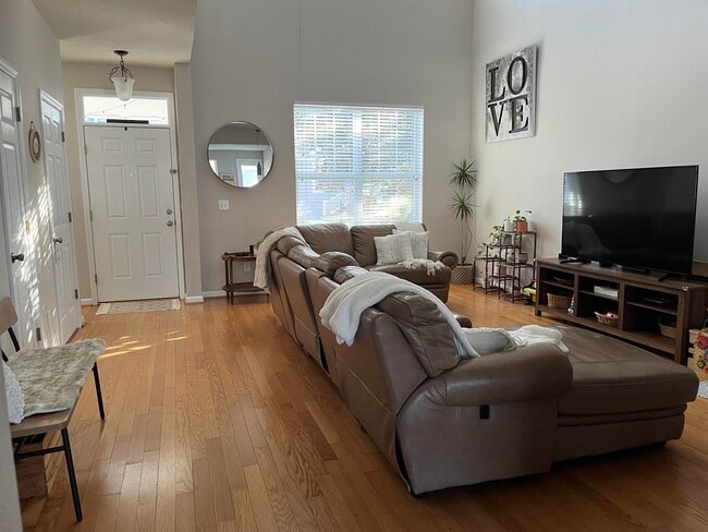 Building Photo - 2476 Lantana Ln