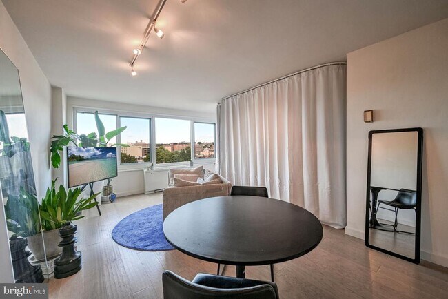 Building Photo - 1330 New Hampshire Ave NW