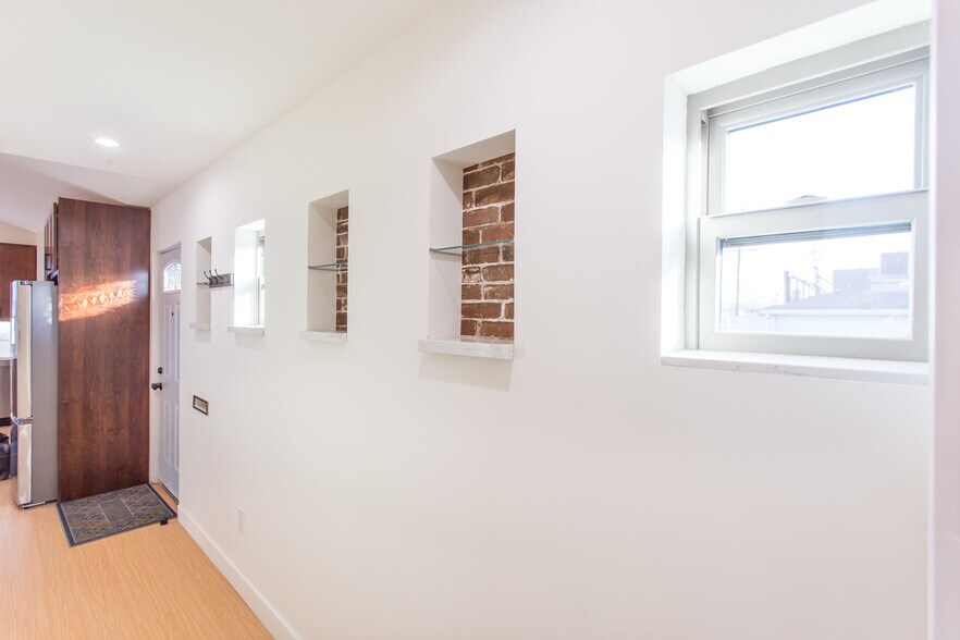 Building Photo - 5401 W 83rd St