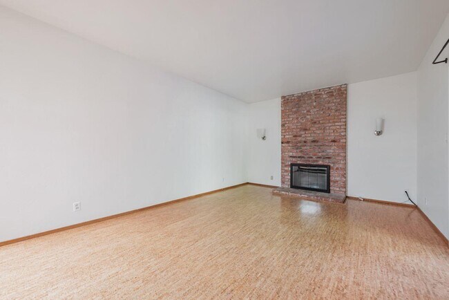 Building Photo - 939 Poplar Ave