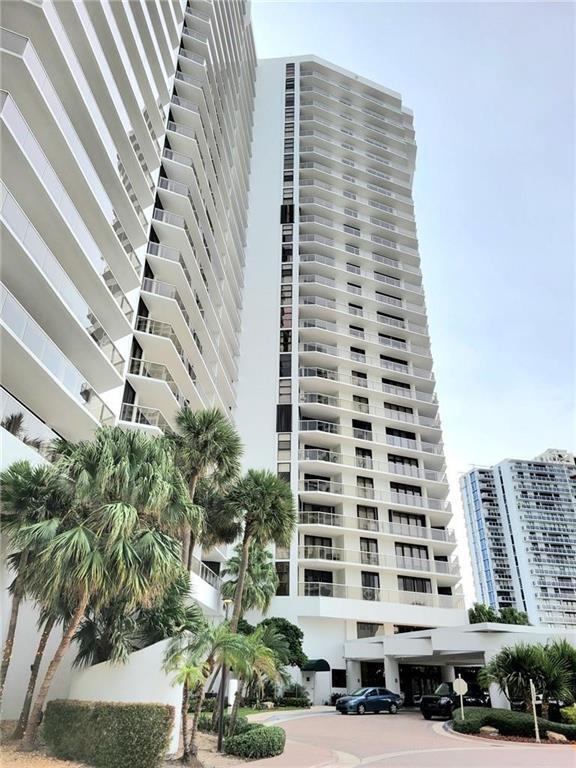 Building Photo - 20281 E Country Club Dr