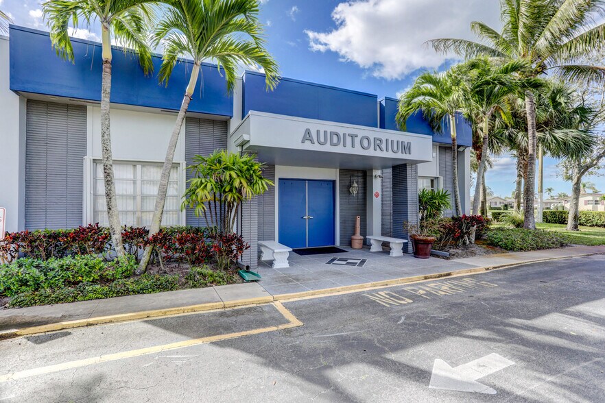 Building Photo - 2680 Barkley Dr E
