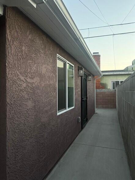 Entrance - 7849 Clybourn Ave
