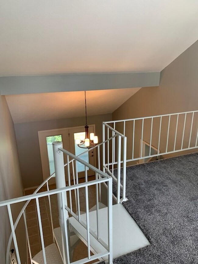 Building Photo - Spacious 3 bedroom 3.5 Baths 2 Home Office...