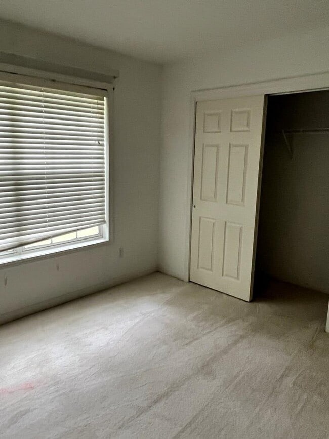 Building Photo - 2415 Stonewood Dr