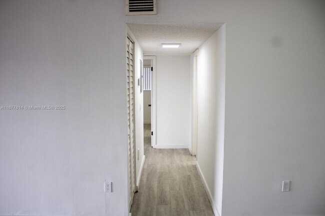 Building Photo - 9731 Hammocks Blvd