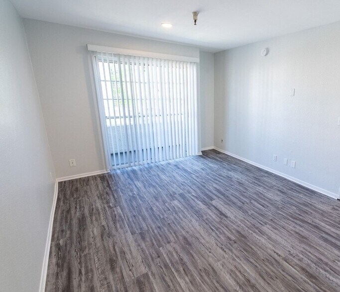 Interior Photo - 312 S Willaman Dr