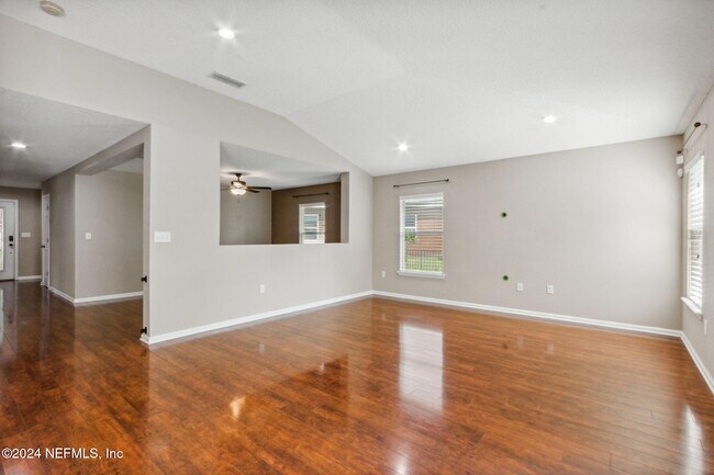 Building Photo - 4619 Pine Lake Dr