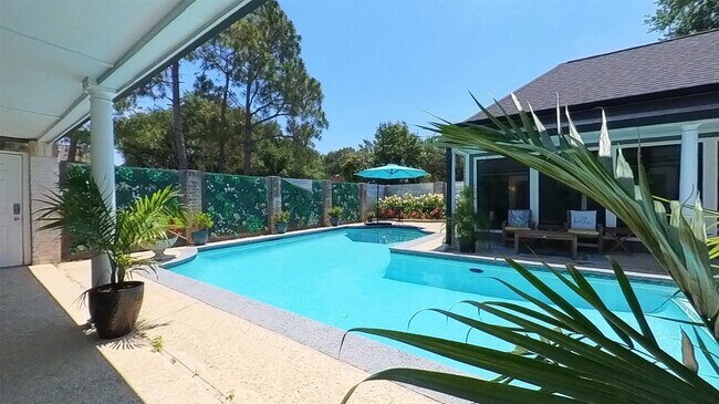 Building Photo - 3339 Country Club Blvd