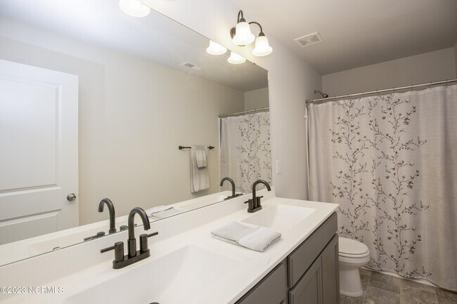 Building Photo - 402 Summer Wind Wy