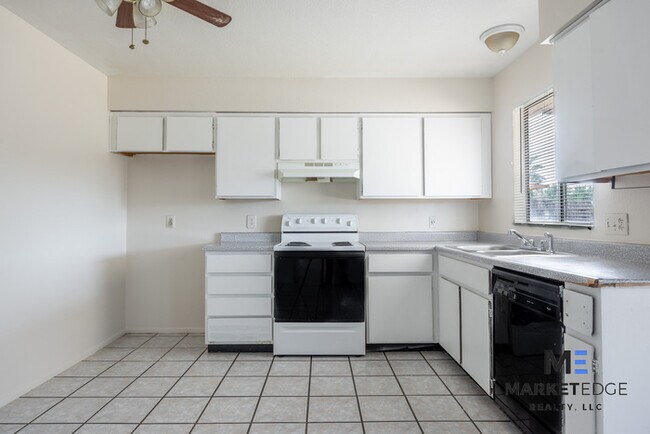 Building Photo - 2 Bed/ 1 Bath at 67th/Van Buren! Move-In R...