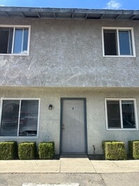 Building Photo - 128 White Ln