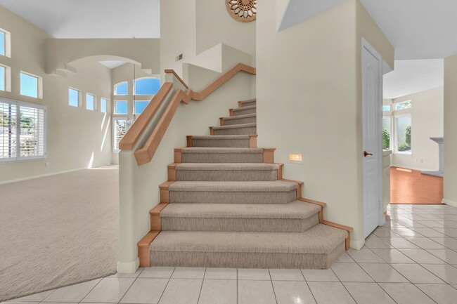 Building Photo - 12 Bergamo