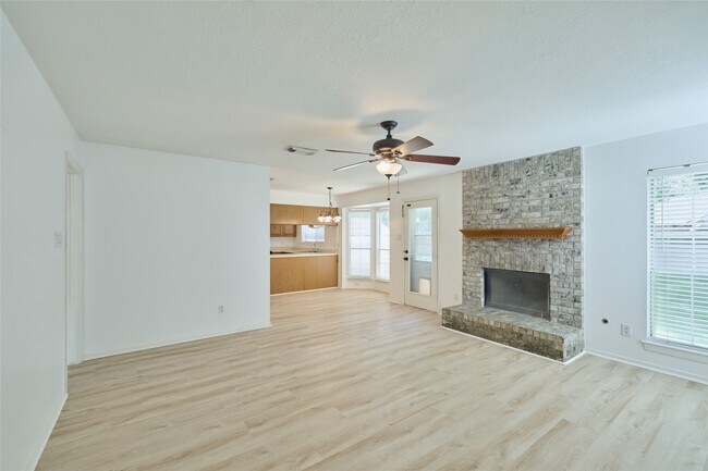 Building Photo - 188 N Golden Arrow Cir