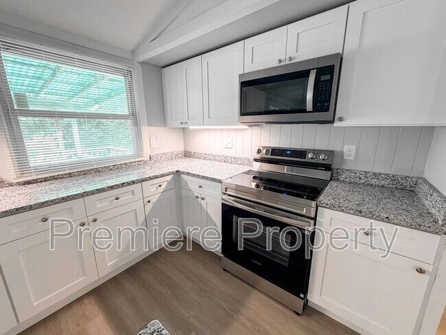 Building Photo - 5803 N Highland Ave