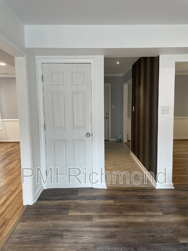 Building Photo - 9007 Covewood Rd