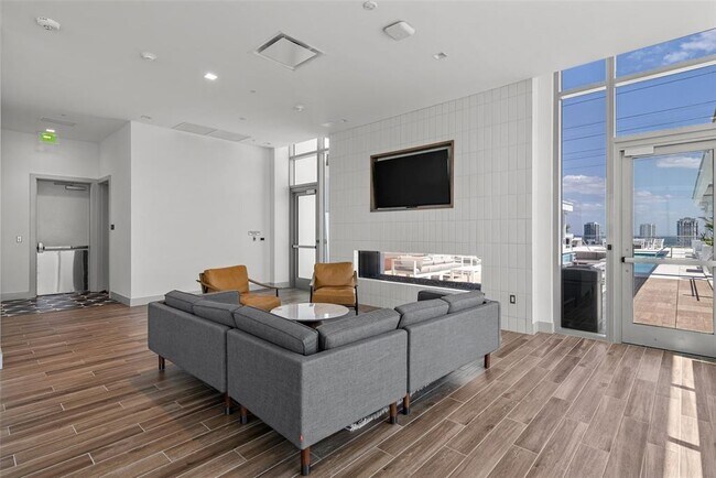 Building Photo - 777 3rd Ave N