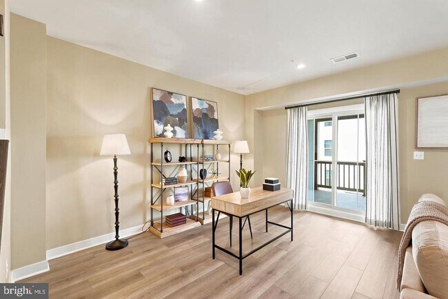 Building Photo - 24274 Thurso Sq