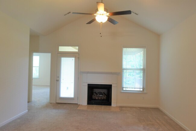 Building Photo - 153 Bur Oak Dr