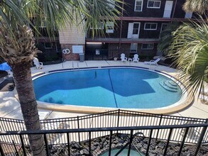 Building Photo - WONDERFUL 2 Bedroom 1.5 Bathroom condo