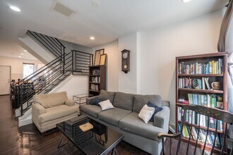 Building Photo - Modern Olde Kensington Home