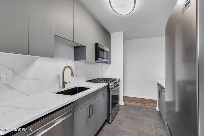 Building Photo - 10 Ocean Blvd