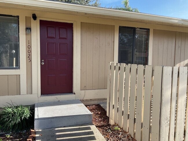 Building Photo - Great Location Spacious 2/1 ! Up to $2,000 Move-In Promotion + Utility Connection Fee Waived