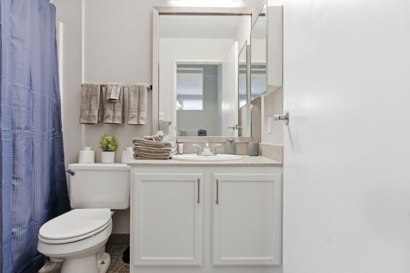 Building Photo - 114 W Market St