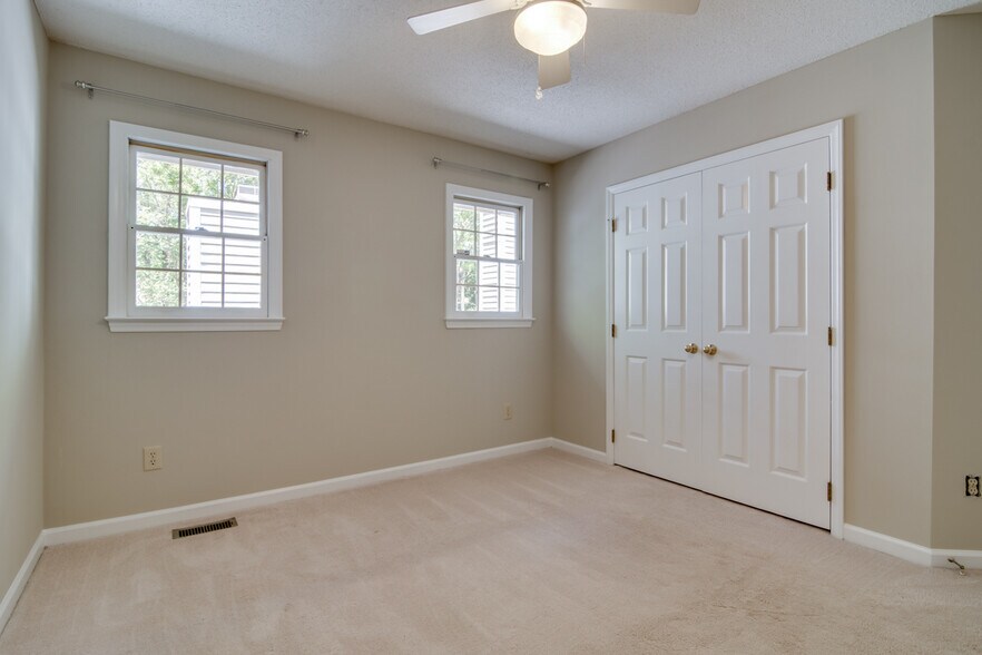 Building Photo - 68 Forest Oaks Dr