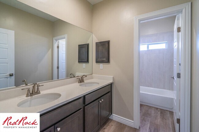 Building Photo - Stunning 4 Bedroom Home. Dog friendly!